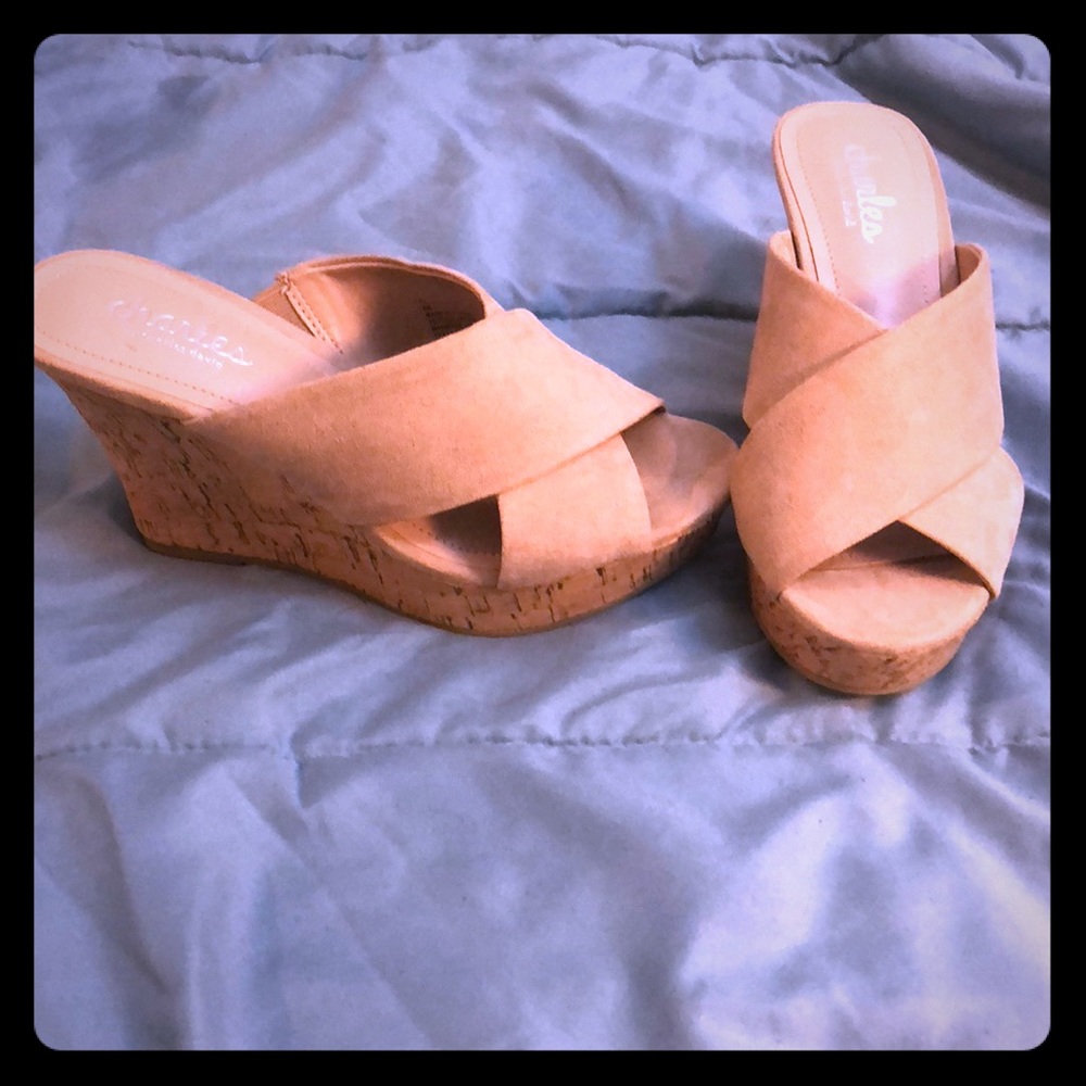 Size 4 wedges